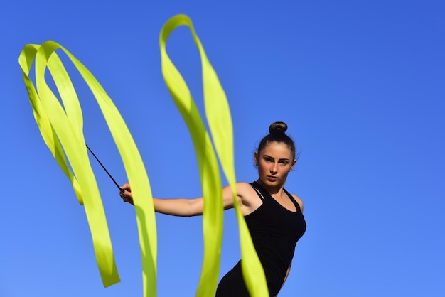 Foto flexibilidade em acrobacias e saúde fitness.