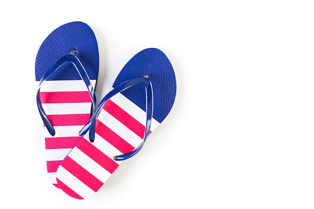 Flip-Flops mit rot-weißem und blauem Muster mit dem Thema 4. Juli.