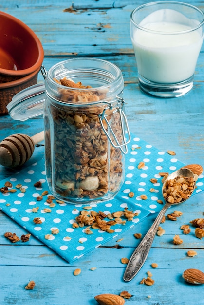 Flocos de cereais de granola com nozes