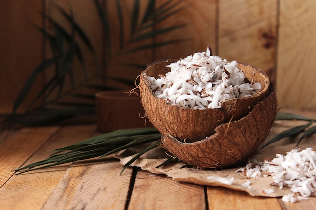 Flocos de coco naturais em cima da mesa