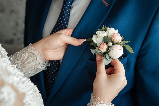 Flor na lapela para o noivo. casamento, relações familiares, apetrechos de casamento.