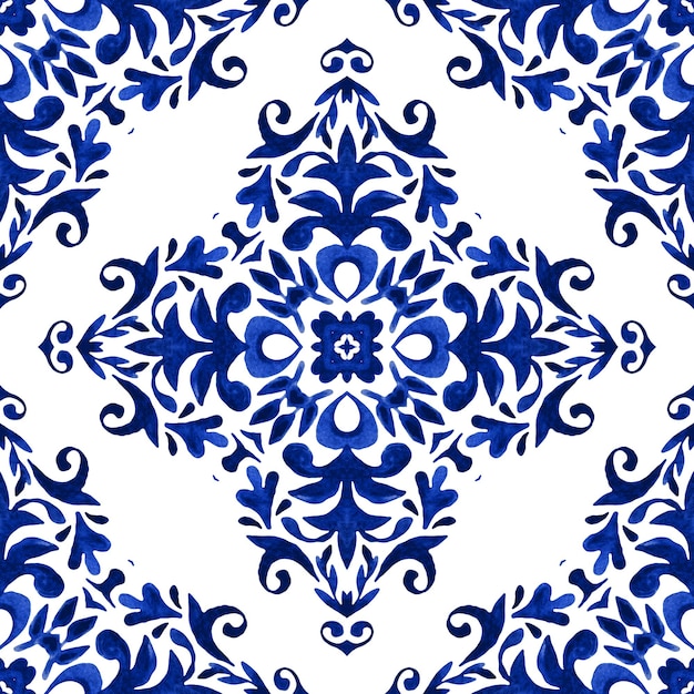 Florece azul y blanco azulejos dibujados a mano sin costuras patrón de pintura de acuarela ornamental