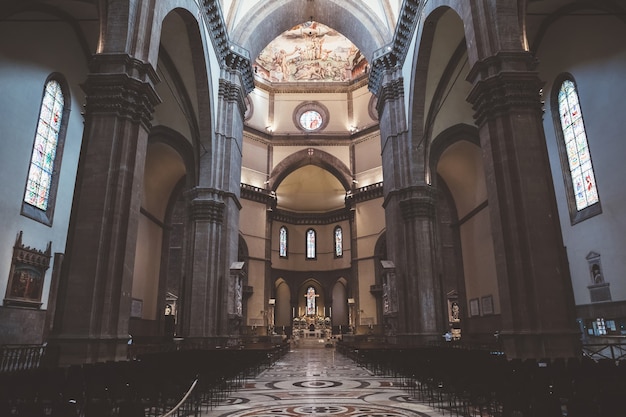 Florença, Itália - 24 de junho de 2018: vista panorâmica do interior da Cattedrale di Santa Maria del Fiore (Catedral de Santa Maria da Flor) é a catedral de Florença