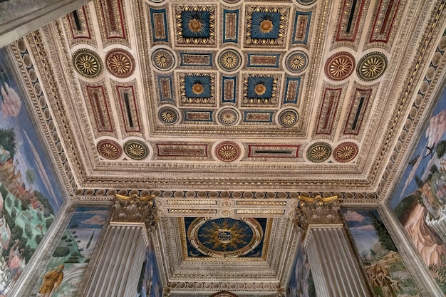 Florença, Itália - 25 de junho de 2018: Vista panorâmica do interior do Palazzo Medici, também chamado de Palazzo Medici Riccardi. É um palácio renascentista em Florença. É a sede da cidade metropolitana de Florença e museu