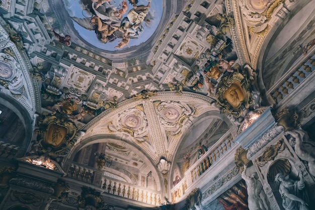 Florença, itália - 26 de junho de 2018: vista panorâmica do interior e das artes do palazzo pitti (palácio pitti) é um palácio em florença. situa-se na margem sul do rio arno