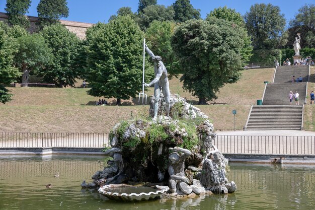 Florença, Itália - 26 de junho de 2018: vista panorâmica dos Jardins Boboli (Giardino di Boboli) é um parque em Florença, Itália, que abriga uma coleção de esculturas e algumas antiguidades romanas