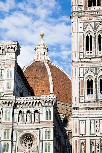 Florença, itália. a romântica e colorida catedral - também chamada duomo di firenze - construída pela família medici na era renascentista.