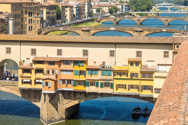 Florença Itália Por volta de junho de 2021 paisagem da cidade com a Ponte Velha Ponte Vecchio