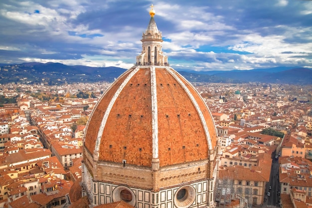 Foto florencia la famosa cúpula del duomo santa maria del fiore