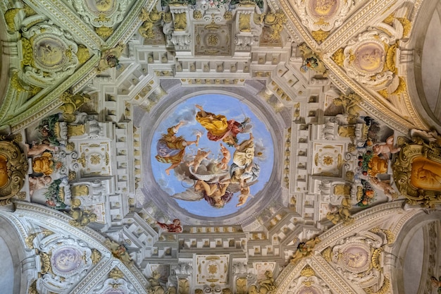 Florencia, Italia - 26 de junio de 2018: Vista panorámica del interior y las artes del Palazzo Pitti (Palacio Pitti) es palacio en Florencia. Está situado en el lado sur del río Arno.