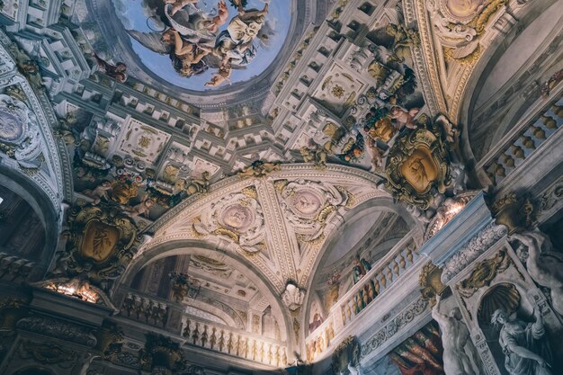 Florencia, Italia - 26 de junio de 2018: Vista panorámica del interior y las artes del Palazzo Pitti (Palacio Pitti) es palacio en Florencia. Está situado en el lado sur del río Arno.