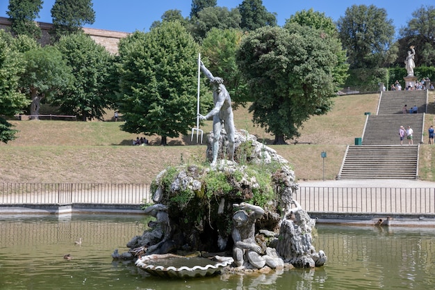 Florencia, Italia - 26 de junio de 2018: Vista panorámica de los jardines de Boboli (Giardino di Boboli) es un parque en Florencia, Italia, que alberga una colección de esculturas y algunas antigüedades romanas