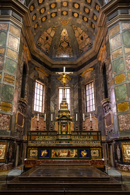 Florencia, Italia - alrededor de julio de 2021. Interior de las Capillas Medici - Cappelle Medicee. Arte renacentista de Miguel Ángel.