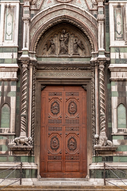 Florencia Italia Basílica Santa Maria del Fiore Detalles de la fachada