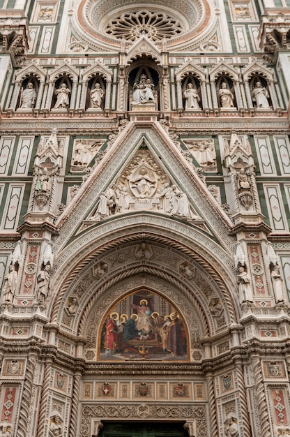 Florencia Italia Basílica Santa Maria del Fiore Detalles de la fachada