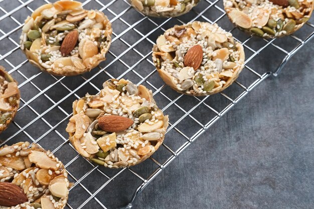 Florentiner Kekse mit gemischten Nüssen und getrockneten Früchten und Samen Glutenfrei