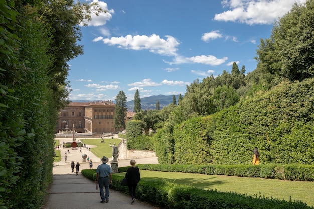 Florenz, Italien - 26. Juni 2018: Panoramablick auf die Boboli-Gärten (Giardino di Boboli) ist ein Park in Florenz, Italien, der eine Sammlung von Skulpturen und einigen römischen Antiquitäten beherbergt?