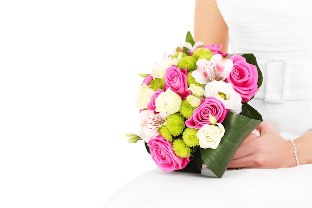 Flores de boda y una novia sobre fondo blanco.