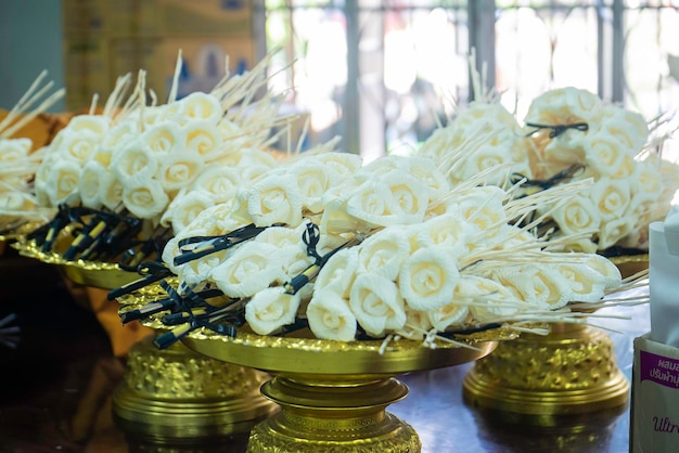 Las flores Chan son flores de papel utilizadas en las ceremonias funerarias tailandesas