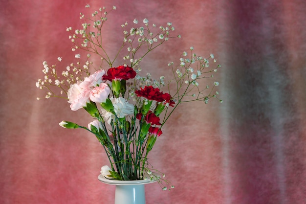 Flores de cravo. Um conceito para o Dia dos Namorados, Dia da Mulher ou Dia das Mães.