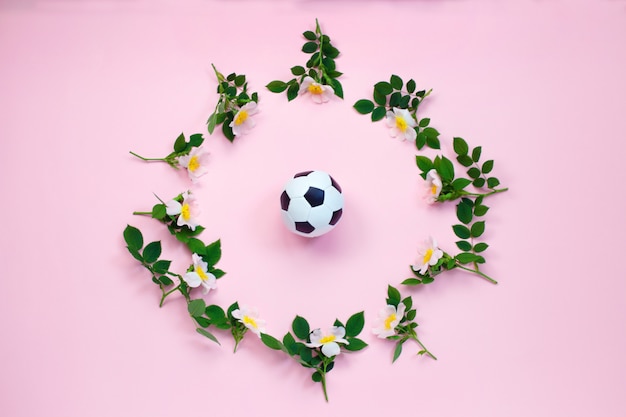 Flores e bola de futebol