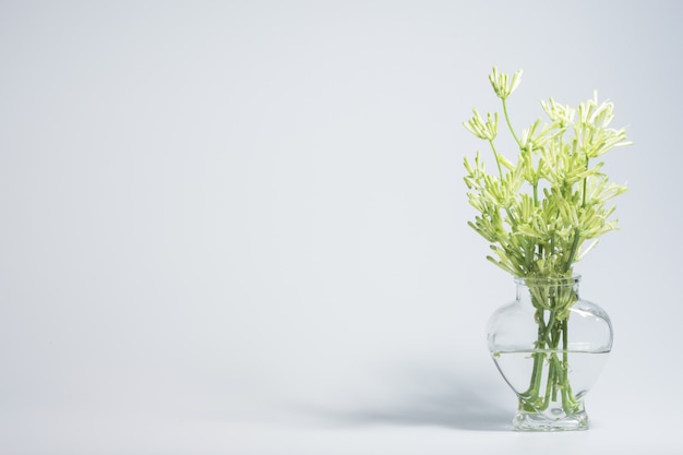 Flores em um vaso de vidro