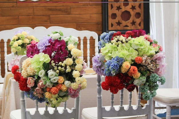 Foto flores em vaso na mesa