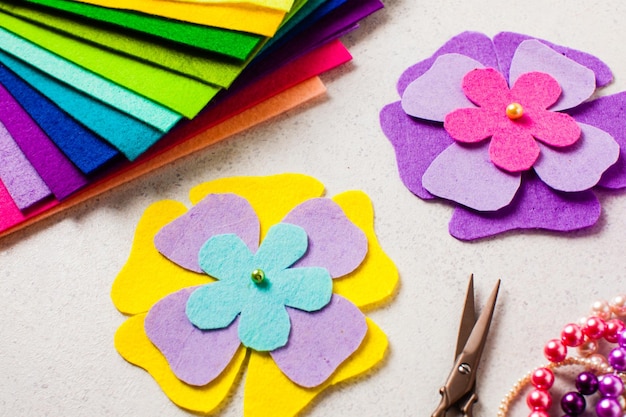 Flores de fieltro de cerca - tutorial de manualidades para niños