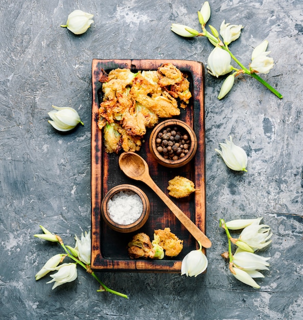 Flores de yuca frita