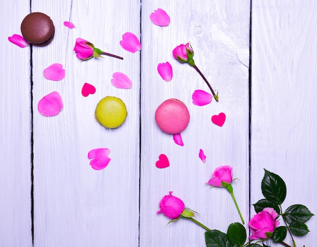 Florescendo rosas e três macaroons