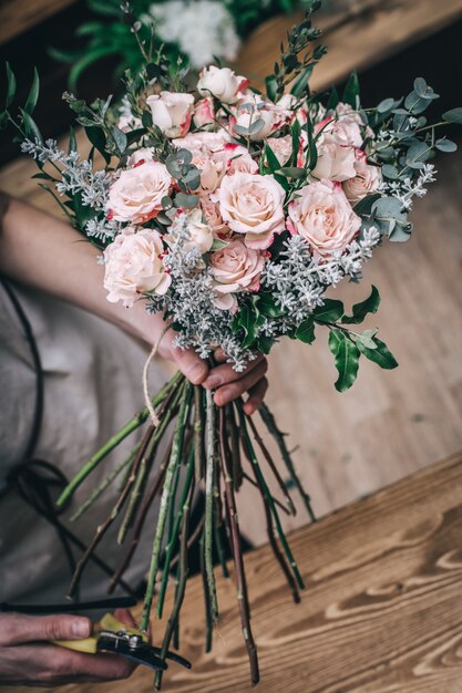 Florist bei der Arbeit