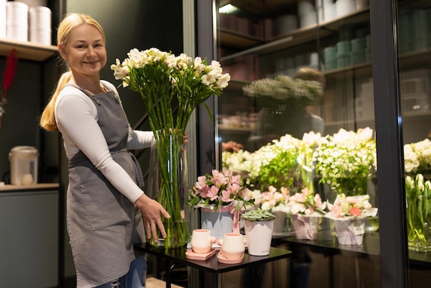 La florista te hace una nevera con flores de verdad