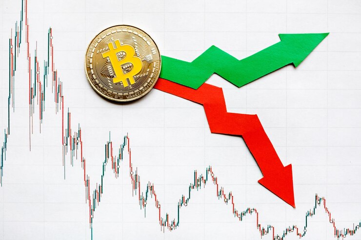 Foto fluctuaciones y pronósticos de tipos de cambio de dinero virtual bitcoin flechas rojas y verdes con escalera dorada de bitcoin en el fondo del gráfico de forex de papel concepto de criptomoneda