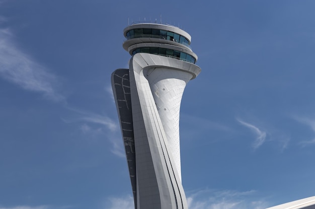 Flugsicherungsturm des neuen Flughafens Istanbul