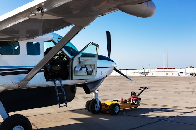 Flugzeug am Flughafen