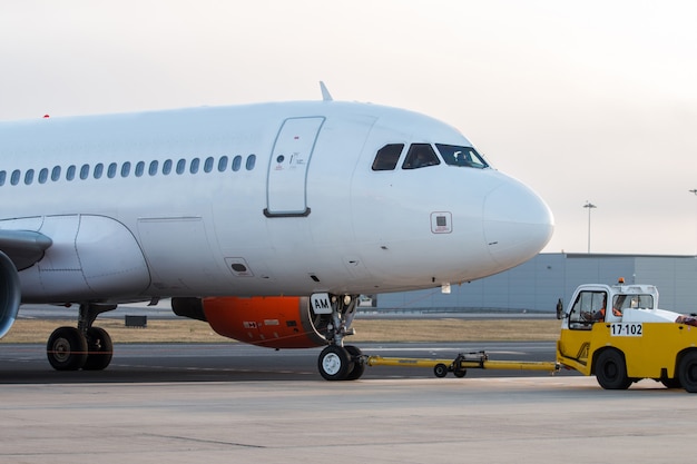 Flugzeug am Flughafen