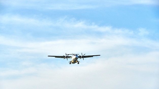 Flugzeug am Himmelshintergrund, Koh Samui.