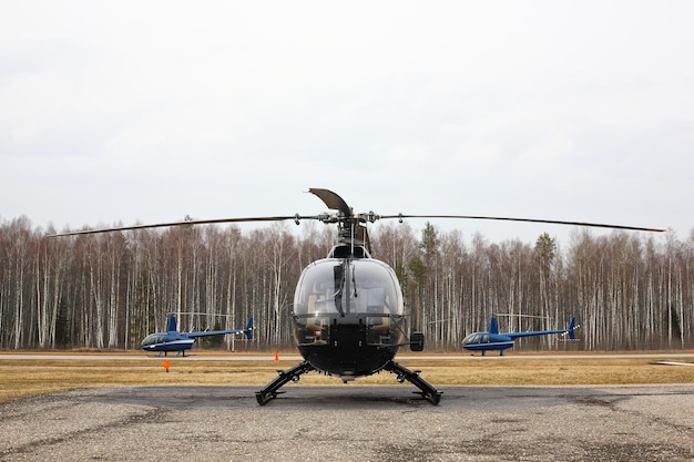 Flugzeug Drei Hubschrauber