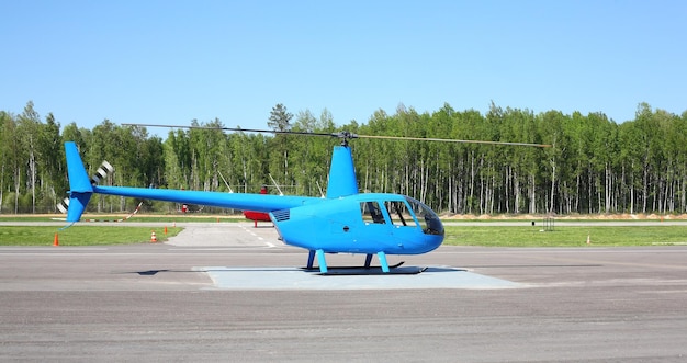 Flugzeug Kleiner blauer Hubschrauber