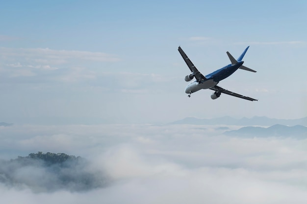 Flugzeug über den Wolken,