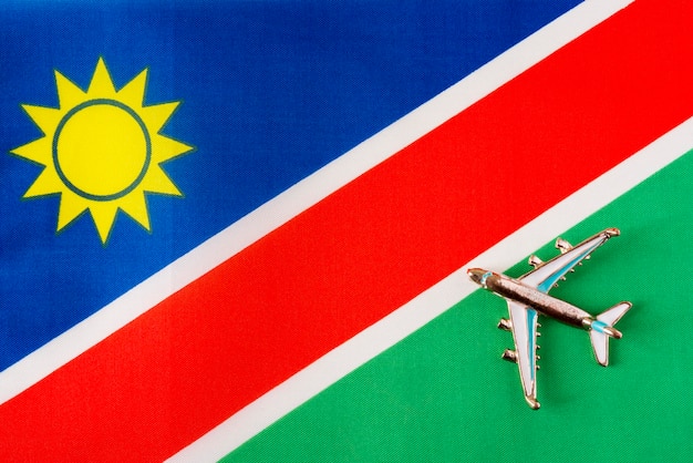 Flugzeug über Reisekonzept der Namibia-Flagge