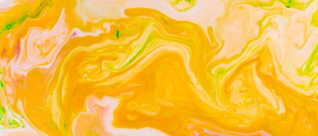 Fluid Art. Fundo colorido borrado abstrato. Padrão indiano com cores vivas de ácido amarelo