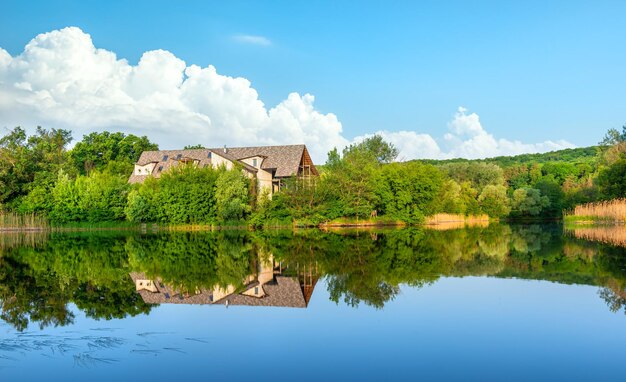 Fluss im Sommer