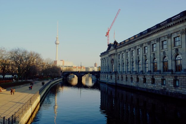 Fluss in der Stadt