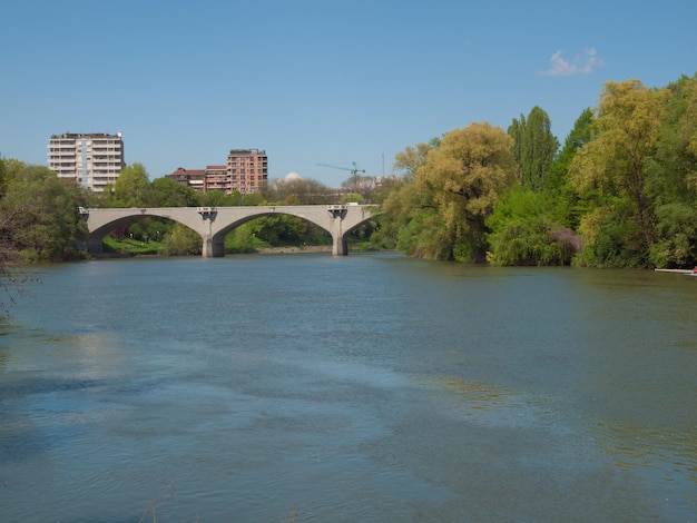 Foto fluss po in turin