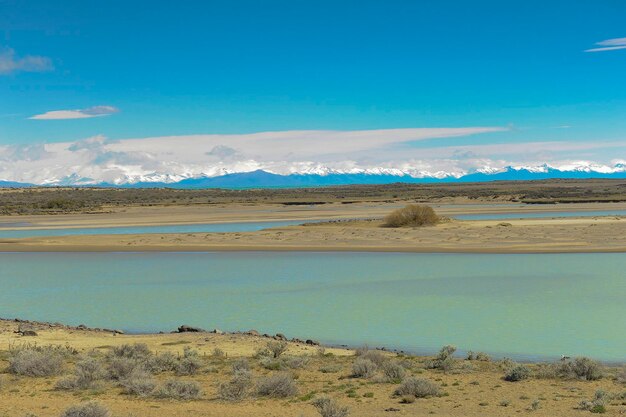 Fluss Santa Cruz, der durch Patagonien führt.