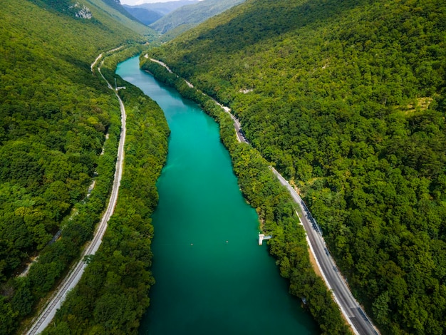 Fluss Soca in Slowenien Triglav Park Soca Valley Drohnenansicht von oben nach unten