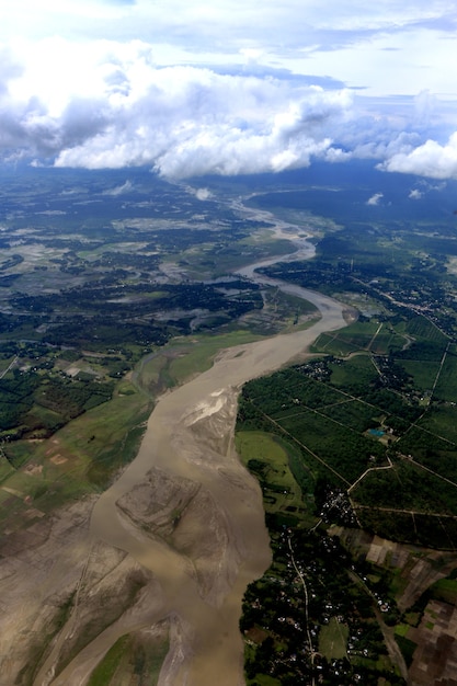 Fluss und Berge