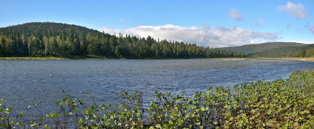 Flusspanorama im Nationalpark Yugyd VA