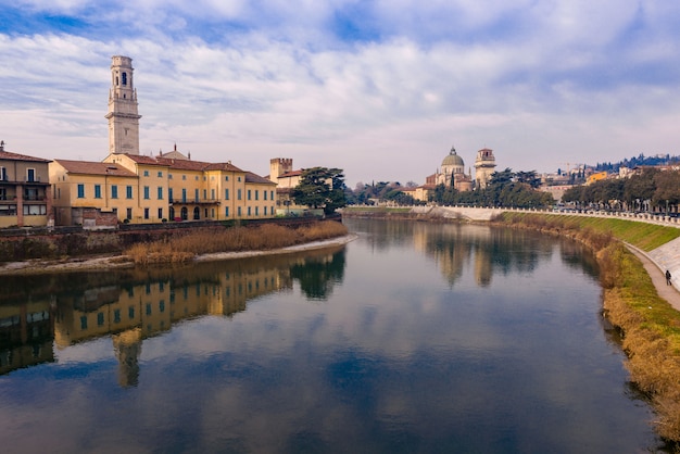 Flussufer von Etsch in Verona